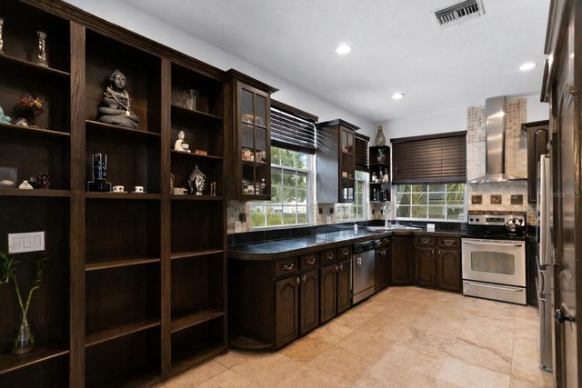 1905 W BURKE STREET, Tampa, FL 33604