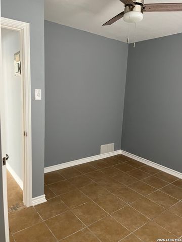 166 KILLARNEY DR, San Antonio, TX 78223