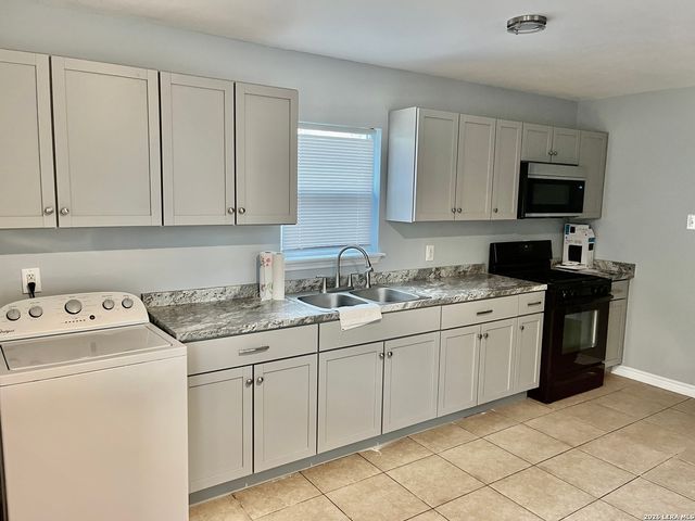 166 KILLARNEY DR, San Antonio, TX 78223