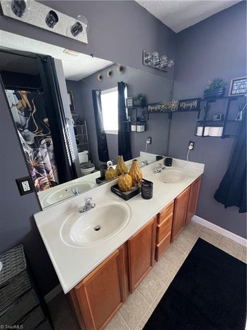 811 Stockport Way, Mcleansville, NC 27301