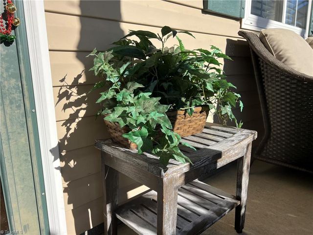 811 Stockport Way, Mcleansville, NC 27301