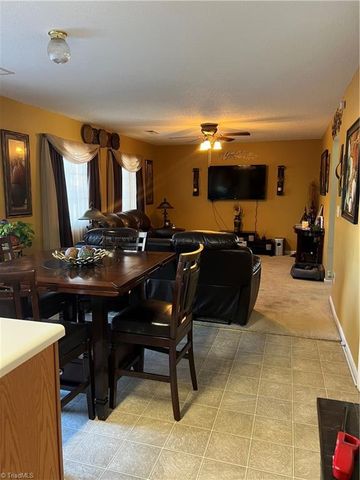 811 Stockport Way, Mcleansville, NC 27301