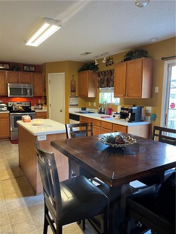 811 Stockport Way, Mcleansville, NC 27301