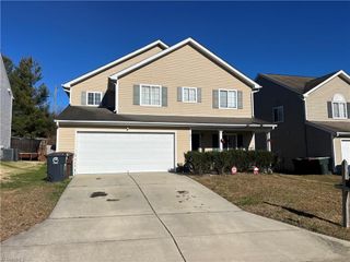 811 Stockport Way, Mcleansville, NC 27301