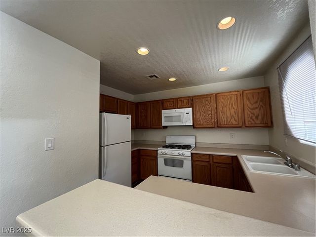 5024 South Rainbow Boulevard 203, Las Vegas, NV 89118