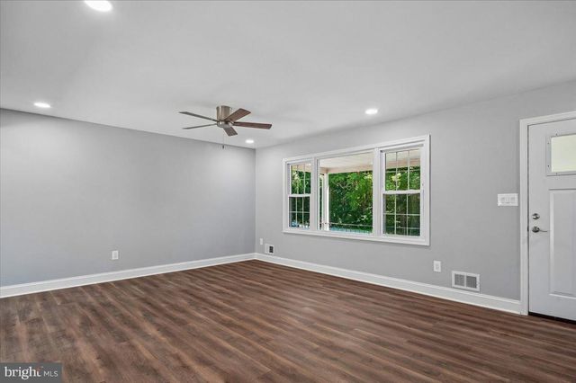 8814 LAFAYETTE DR, Owings, MD 20736