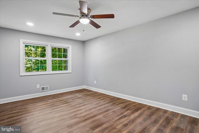 8814 LAFAYETTE DR, Owings, MD 20736