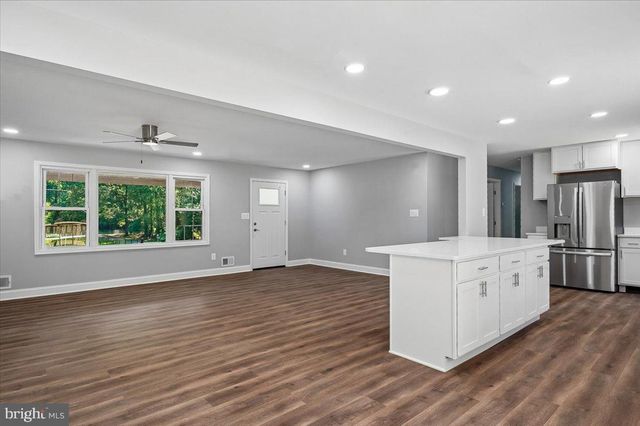 8814 LAFAYETTE DR, Owings, MD 20736