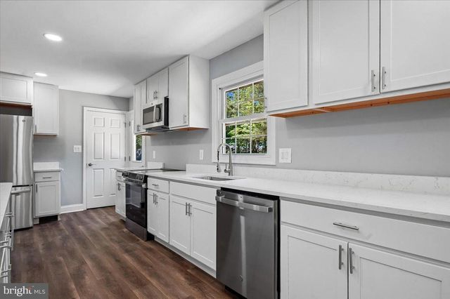 8814 LAFAYETTE DR, Owings, MD 20736
