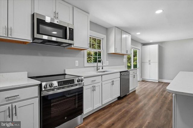 8814 LAFAYETTE DR, Owings, MD 20736