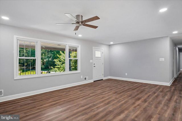 8814 LAFAYETTE DR, Owings, MD 20736