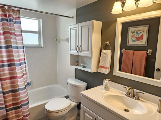 435 CERROMAR LANE 329, Venice, FL 34293