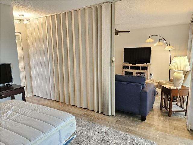 435 CERROMAR LANE 329, Venice, FL 34293