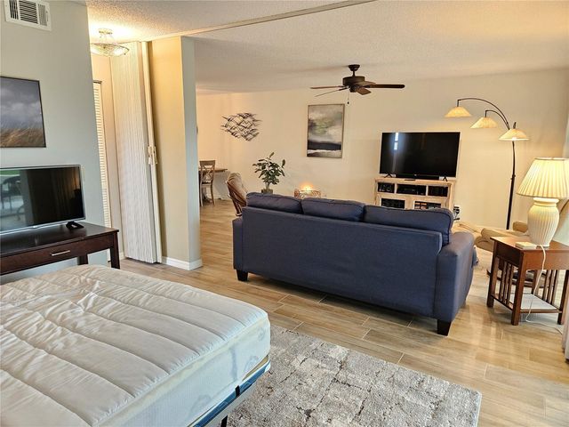 435 CERROMAR LANE 329, Venice, FL 34293
