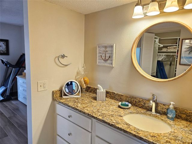 435 CERROMAR LANE 329, Venice, FL 34293