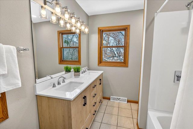 4726 Baxter Road, Cottage Grove, WI 53527