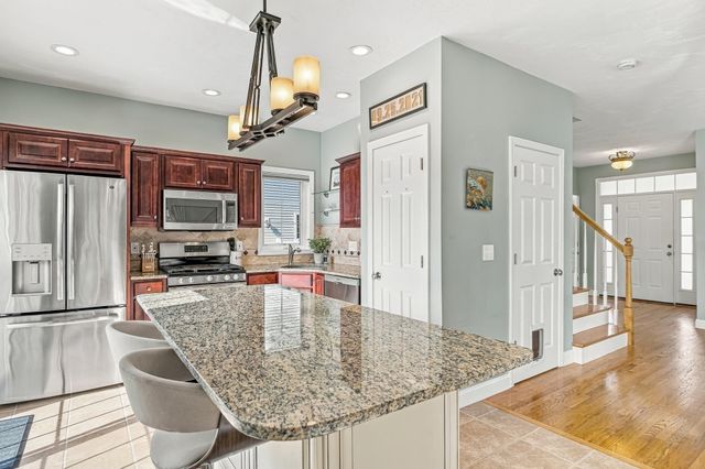 5 Candlelight Lane, Bellingham, MA 02019