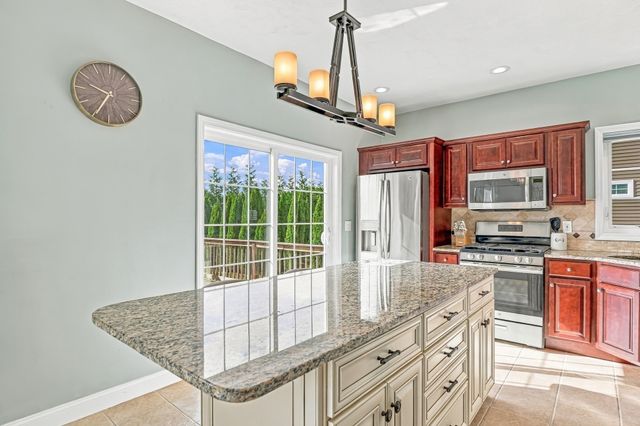 5 Candlelight Lane, Bellingham, MA 02019