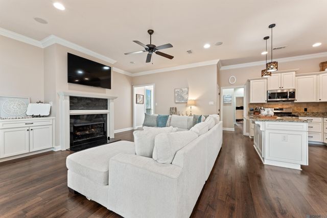 25368 Lake George Dr, Denham Springs, LA 70726
