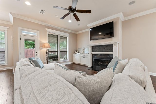 25368 Lake George Dr, Denham Springs, LA 70726