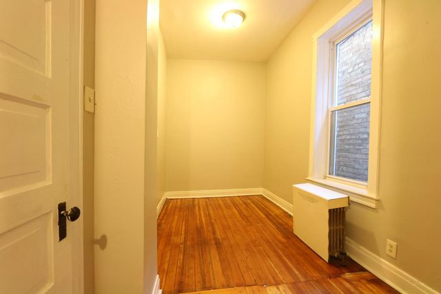 2440 S Oakley Avenue, Chicago, IL 60608