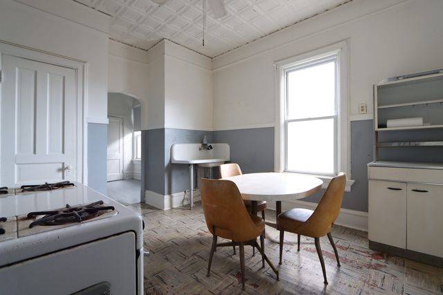 2440 S Oakley Avenue, Chicago, IL 60608