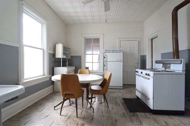 2440 S Oakley Avenue, Chicago, IL 60608