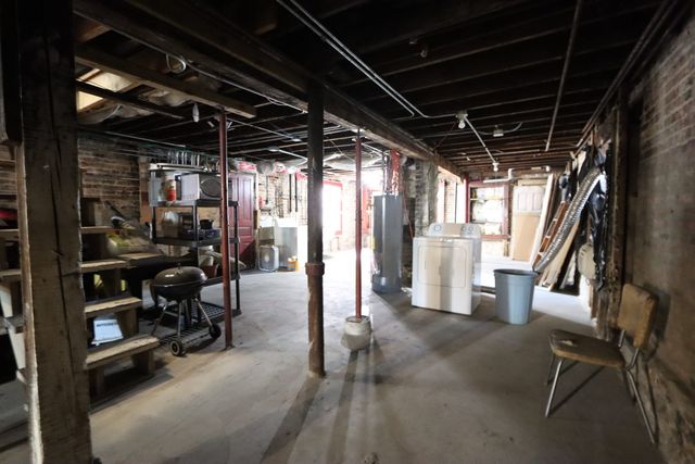 2440 S Oakley Avenue, Chicago, IL 60608