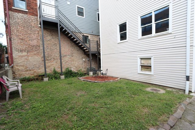 2440 S Oakley Avenue, Chicago, IL 60608