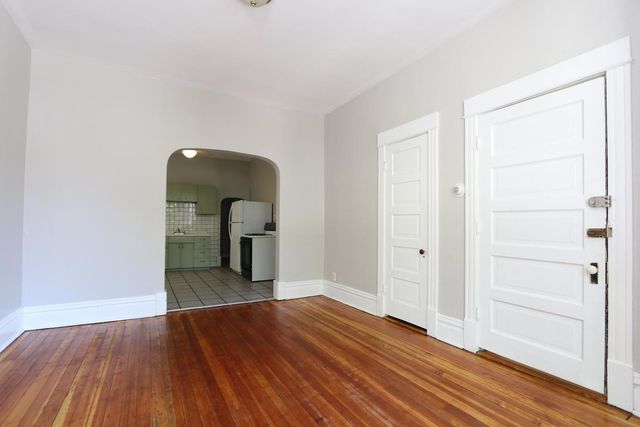 2440 S Oakley Avenue, Chicago, IL 60608