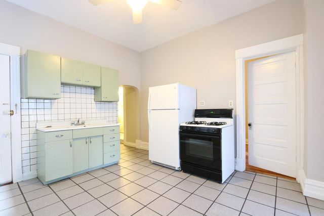 2440 S Oakley Avenue, Chicago, IL 60608