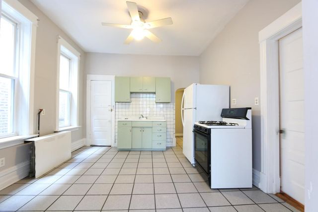 2440 S Oakley Avenue, Chicago, IL 60608