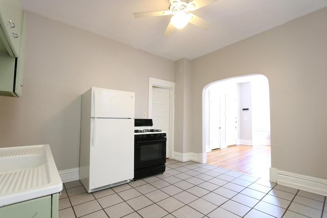 2440 S Oakley Avenue, Chicago, IL 60608