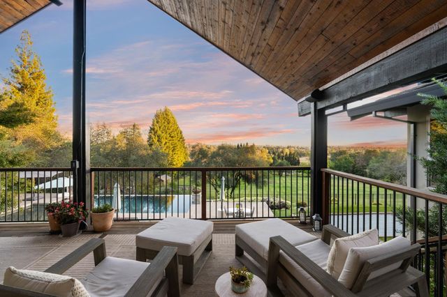 5846 Ridge Park Dr, Loomis, CA 95650