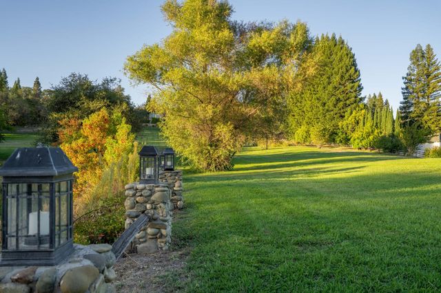 5846 Ridge Park Dr, Loomis, CA 95650