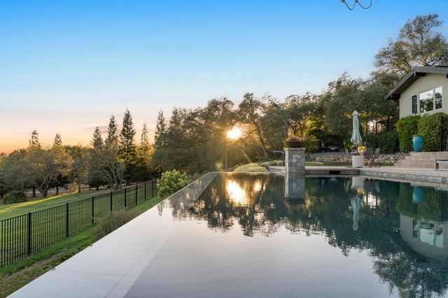 5846 Ridge Park Dr, Loomis, CA 95650