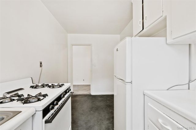 8 Lawrence Drive C, White Plains, NY 10603