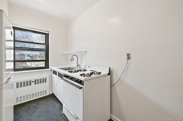 8 Lawrence Drive C, White Plains, NY 10603