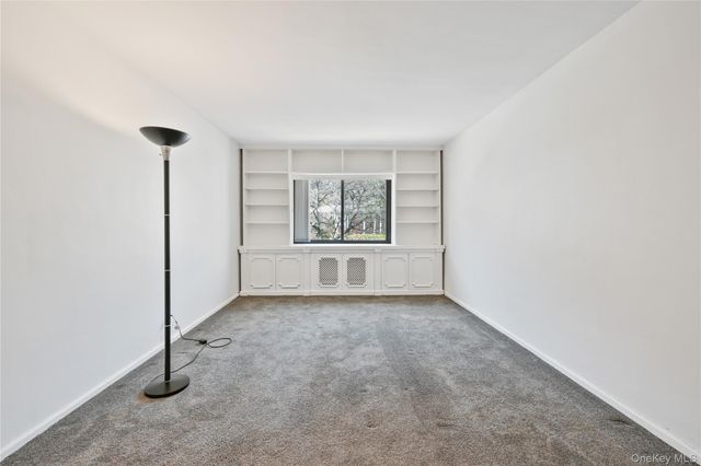 8 Lawrence Drive C, White Plains, NY 10603