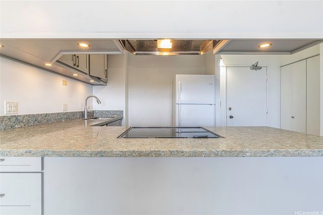 3045 Ala Napuaa Place 1518, Honolulu, HI 96818