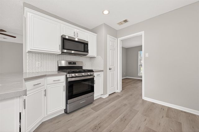 17819 Inland Oaks Drive, Richmond, TX 77407