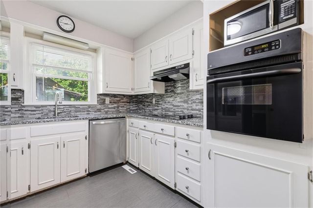 618 E 110th Street, Kansas City, MO 64131