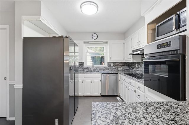 618 E 110th Street, Kansas City, MO 64131