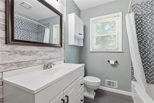 618 E 110th Street, Kansas City, MO 64131