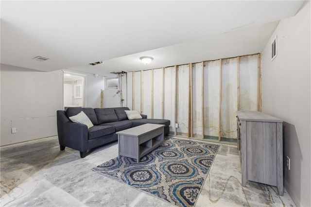 618 E 110th Street, Kansas City, MO 64131