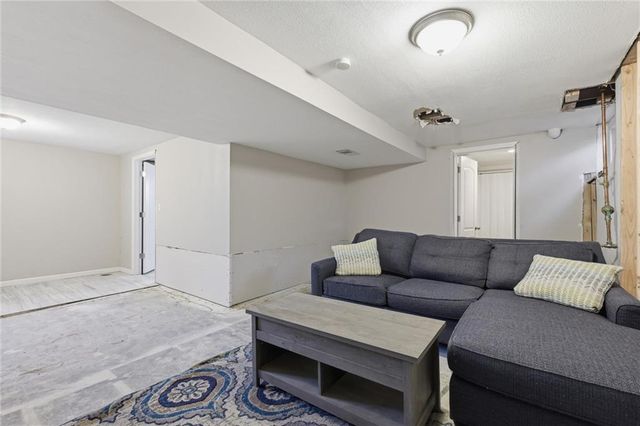 618 E 110th Street, Kansas City, MO 64131