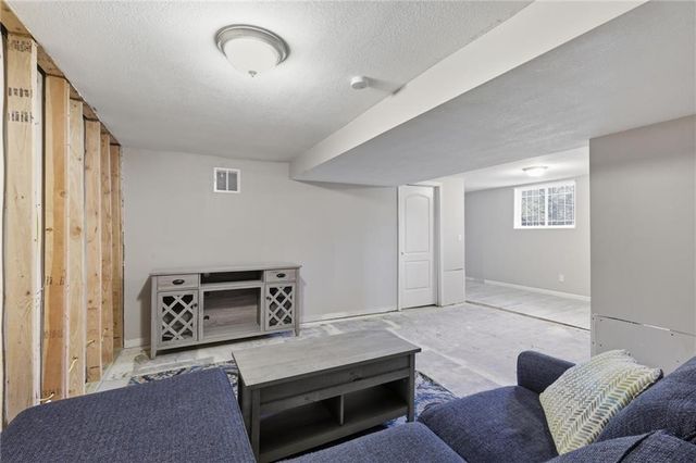 618 E 110th Street, Kansas City, MO 64131
