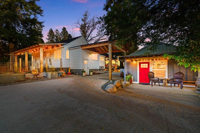 711 Milan Farms Rd, Elk, WA 99009 property photo
