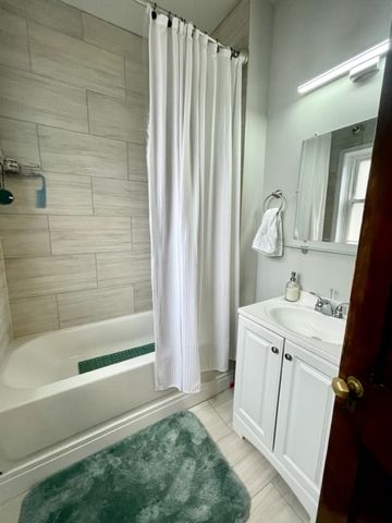 4452 N Winchester Avenue 3, Chicago, IL 60640