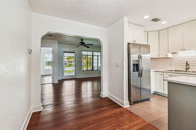 275 MATEO WAY NE, St Petersburg, FL 33704